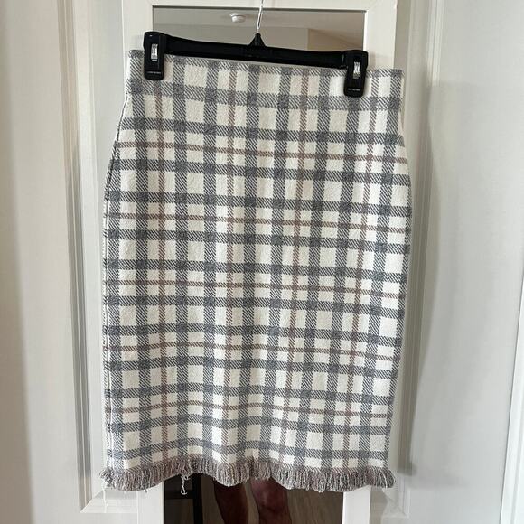 NWT Club Monaco Italian Yarn Zina Skirt in Jupe Size Medium Color black White - Picture 2 of 4